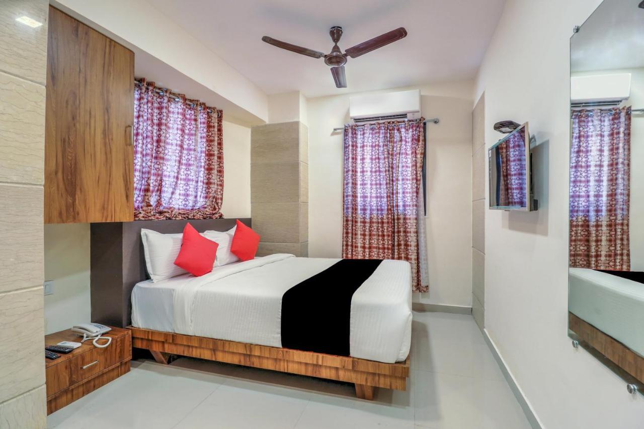 Hotel Crystal Inn Mumbai Bagian luar foto