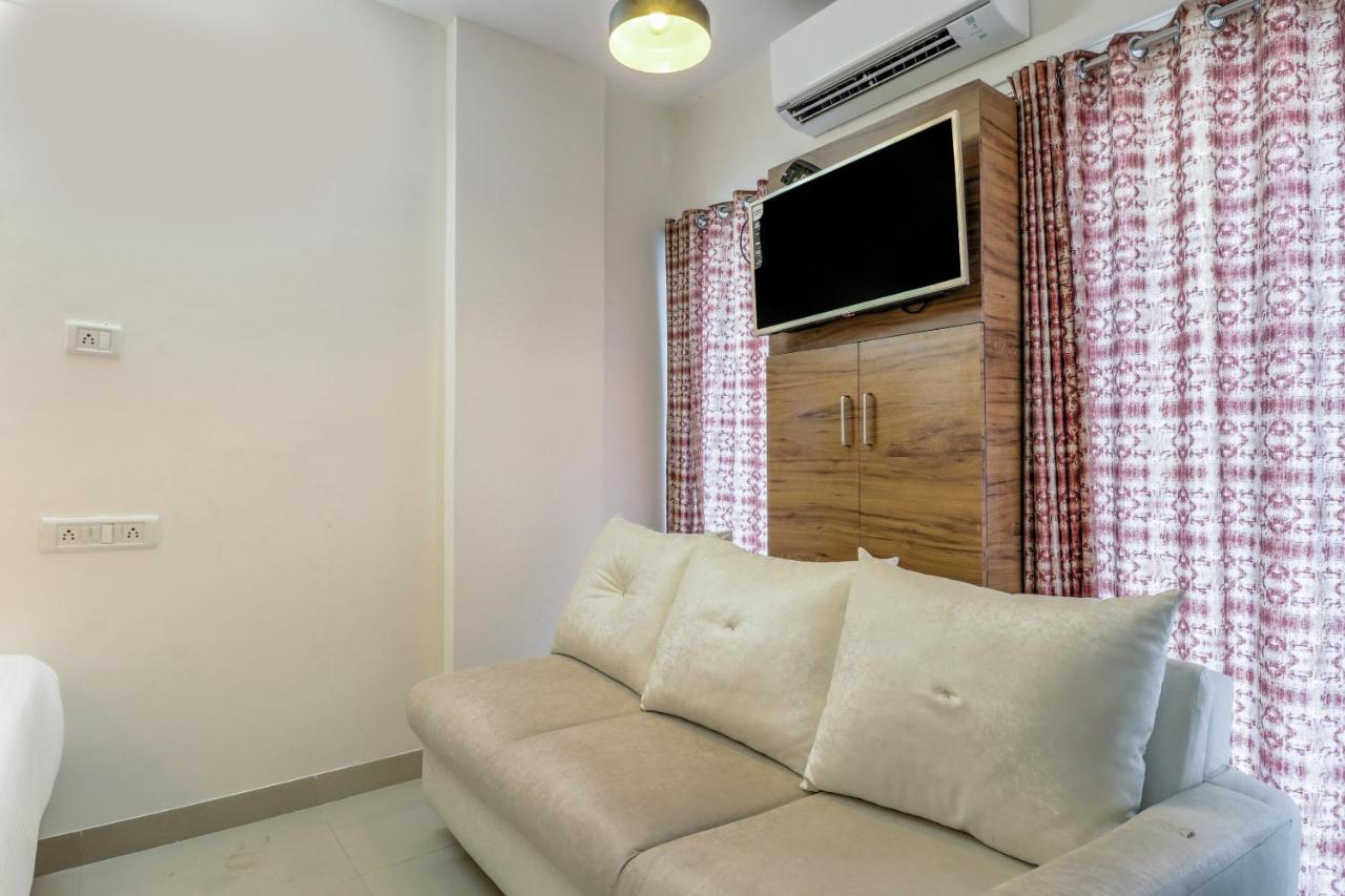 Hotel Crystal Inn Mumbai Bagian luar foto