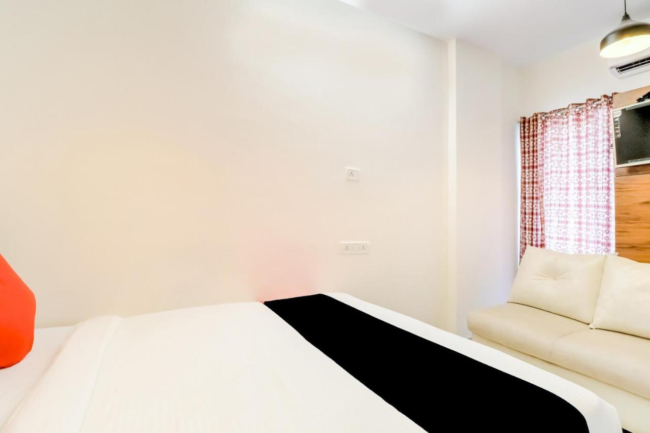 Hotel Crystal Inn Mumbai Bagian luar foto