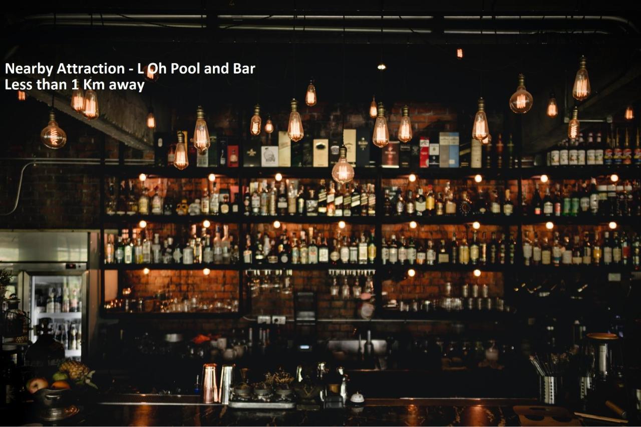 Hotel Crystal Inn Mumbai Bagian luar foto