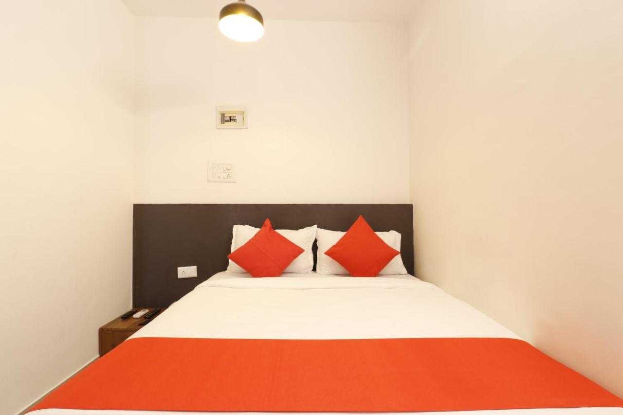 Hotel Crystal Inn Mumbai Bagian luar foto